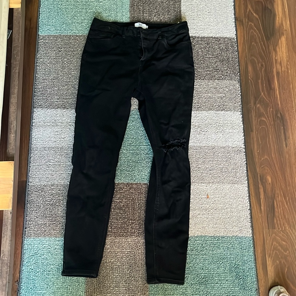 Mid-rise push up black ripped jeans